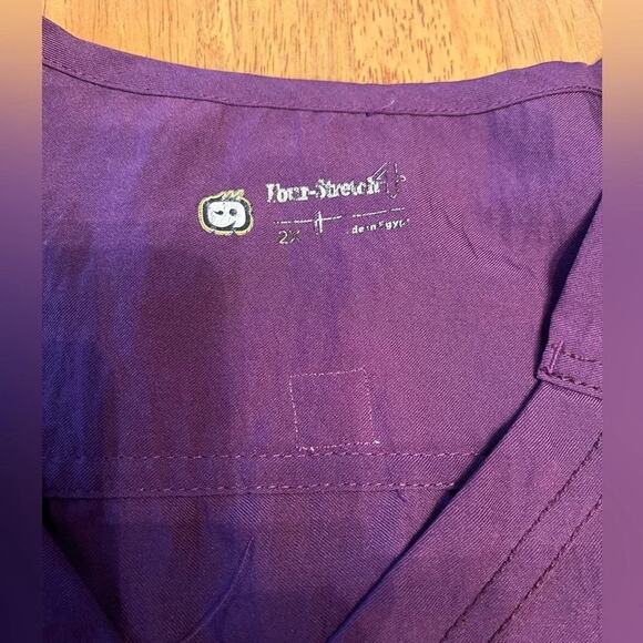 WonderWink V-neck scrubs top, size 2X - Picture 7 of 7